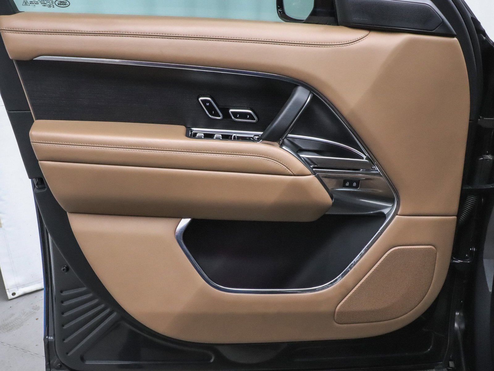 Used 2023 Land Rover Range Rover Long Wheelbase Autobiography image 12