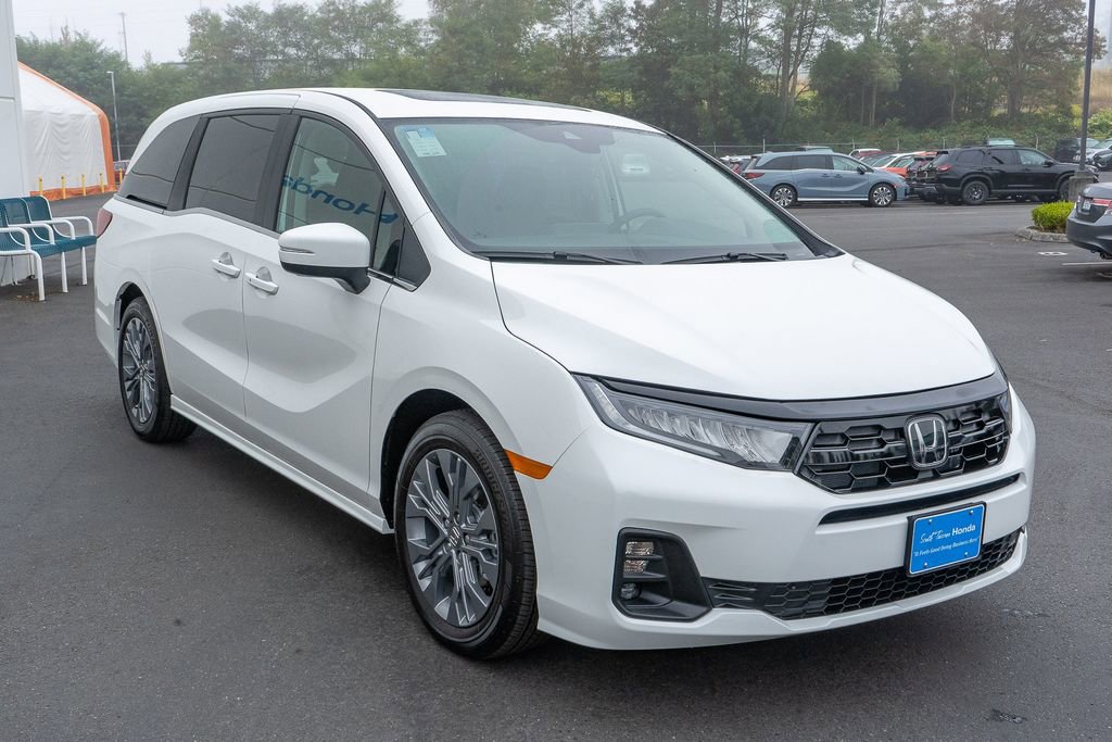 New 2026 Honda Odyssey Touring image 4