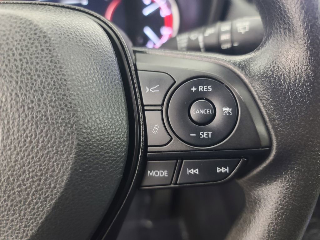 Used 2025 Toyota RAV4 XLE AWD/4WD image 30