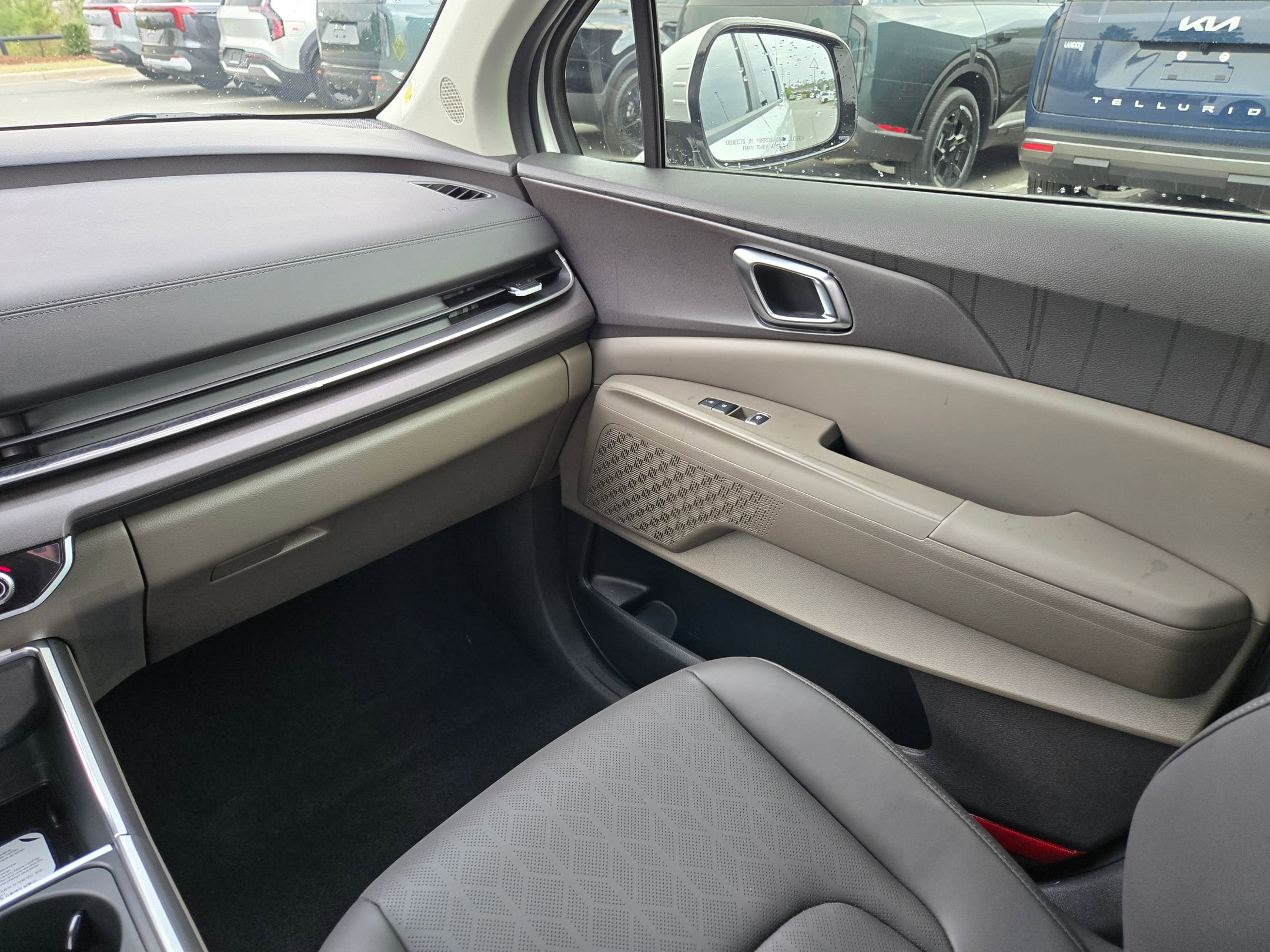 New 2026 Kia Carnival EX FWD image 11