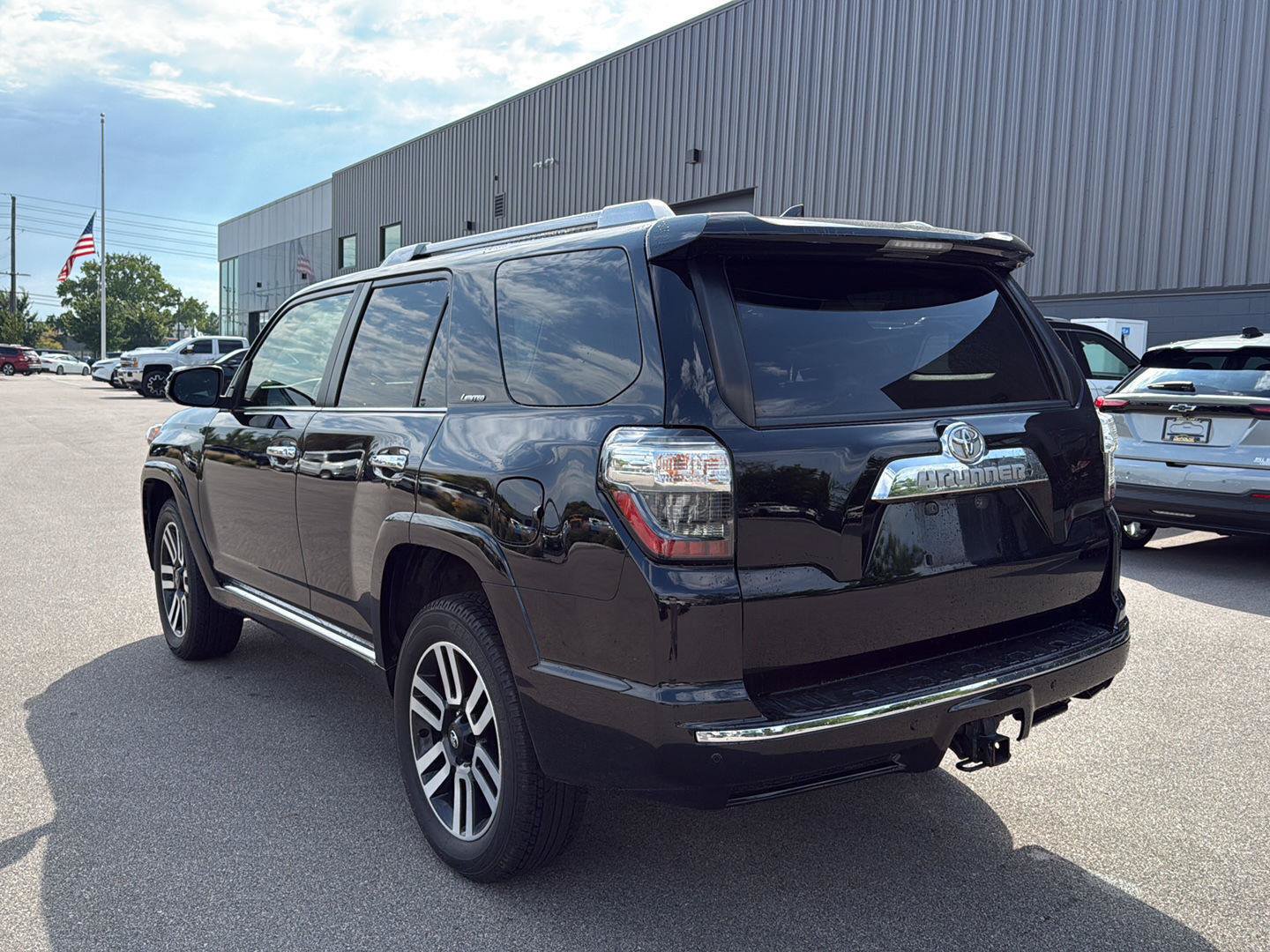 Used 2023 Toyota 4Runner Limited AWD/4WD image 4