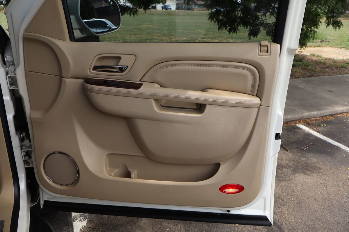 Used 2012 Cadillac Escalade EXT Luxury image 27