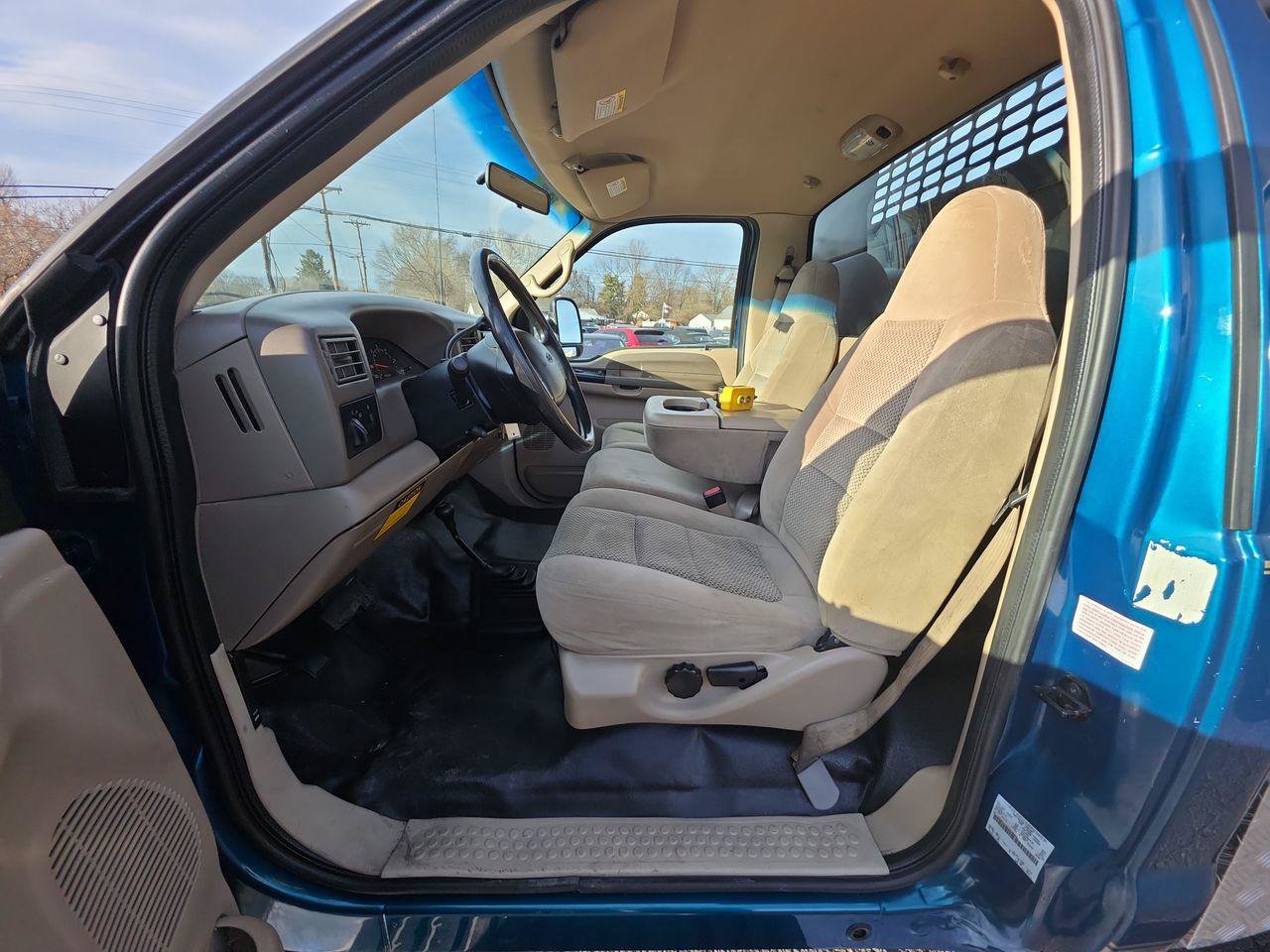 Used 2001 Ford F550 4x4 Regular Cab Super Duty image 3