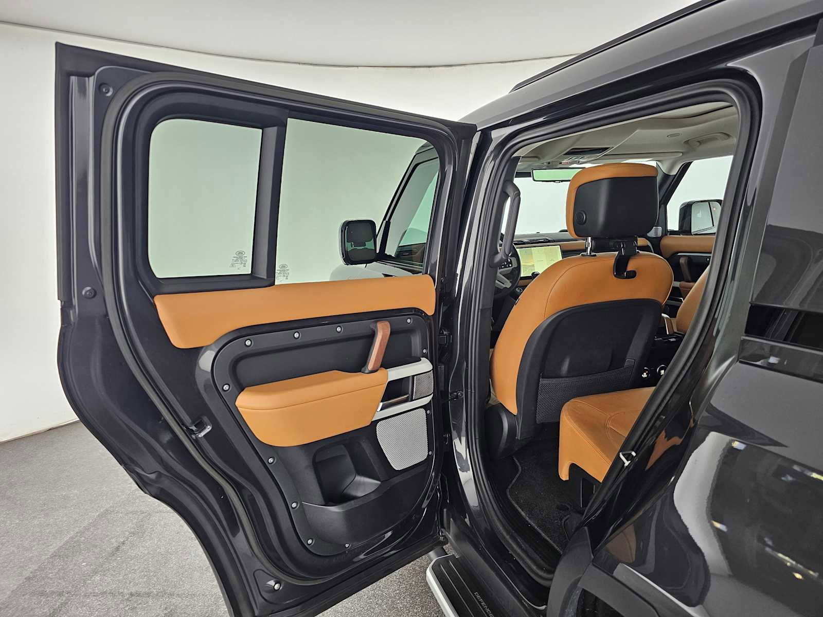 Used 2023 Land Rover Defender 130 First Edition image 18