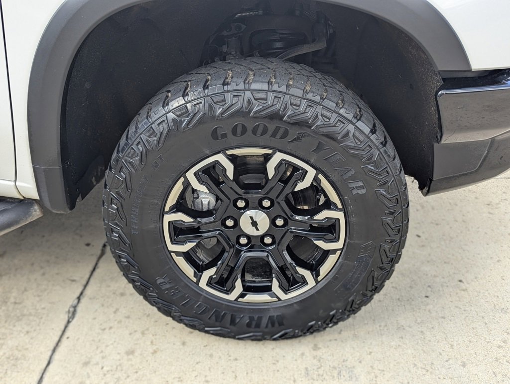 Used 2024 Chevrolet Silverado 1500 ZR2 w/ Technology Package image 24