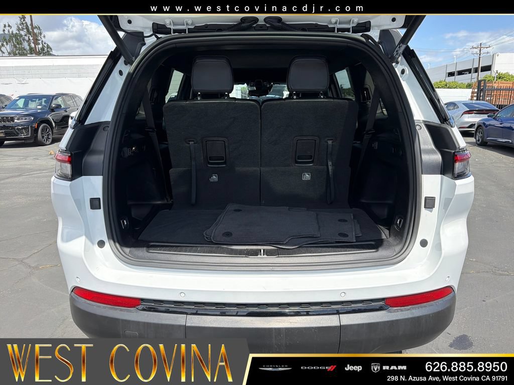 Used 2023 Jeep Grand Cherokee L Laredo AWD/4WD image 18