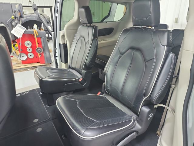 Used 2024 Chrysler Pacifica Limited image 35