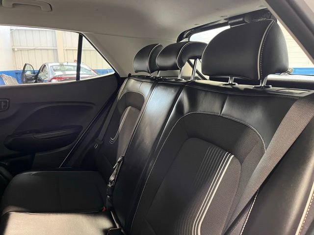 Used 2022 Hyundai Venue Limited FWD image 18