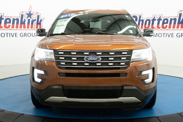 Used 2017 Ford Explorer XLT image 12