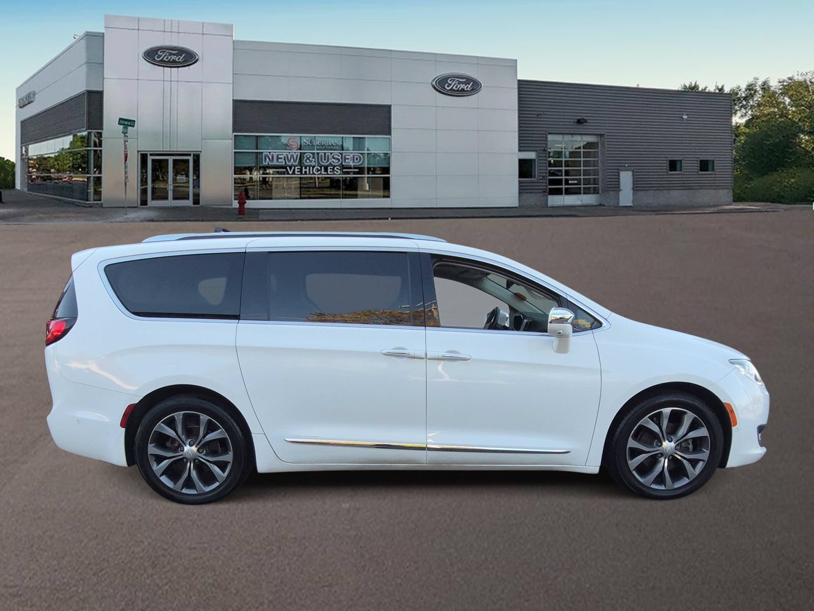 Used 2017 Chrysler Pacifica Limited FWD image 10