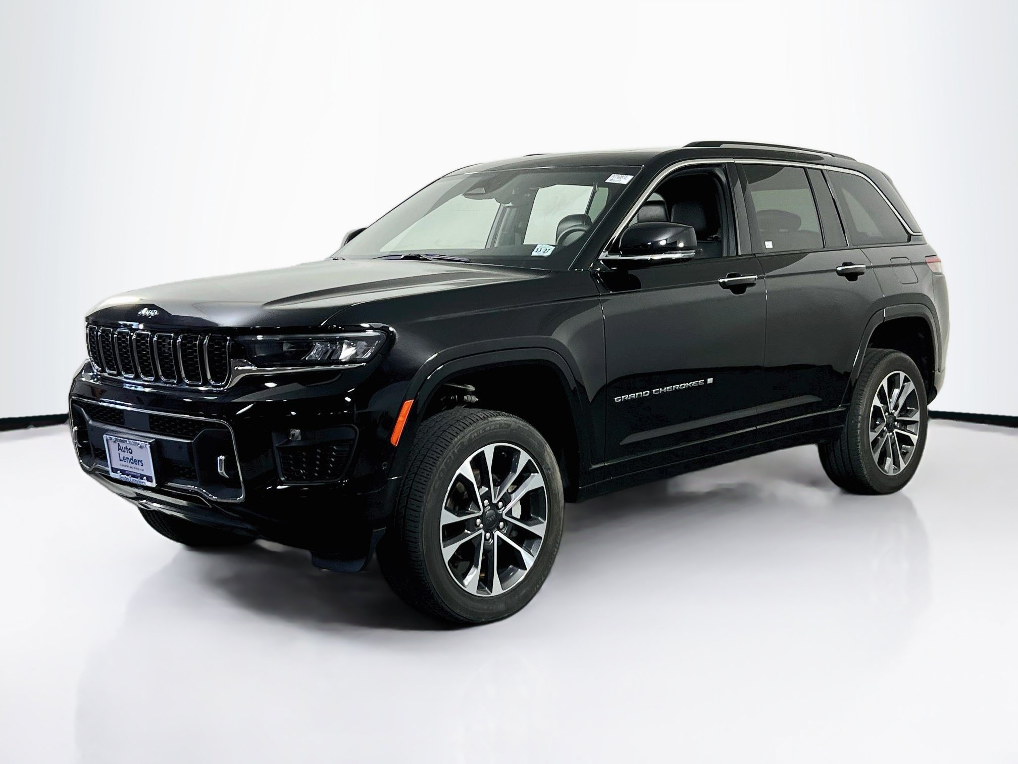Used 2023 Jeep Grand Cherokee Overland AWD/4WD image 1