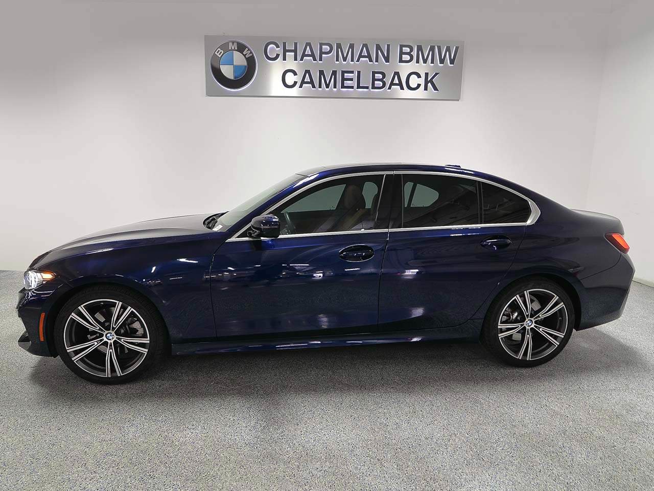 Used 2024 BMW 330i Sedan w/ Convenience Package RWD image 3