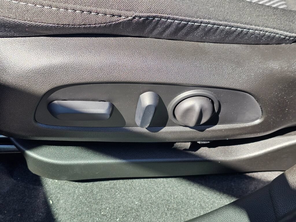 New 2027 Chevrolet Bolt LT w/ Comfort Package FWD image 31