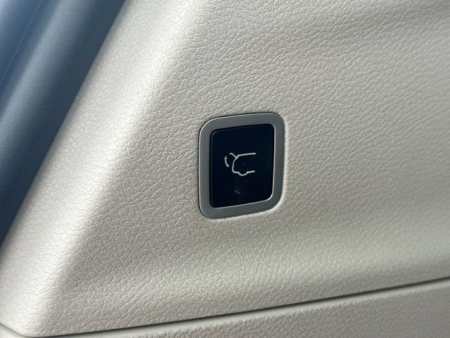 Used 2023 Chrysler Pacifica Touring-L FWD image 45