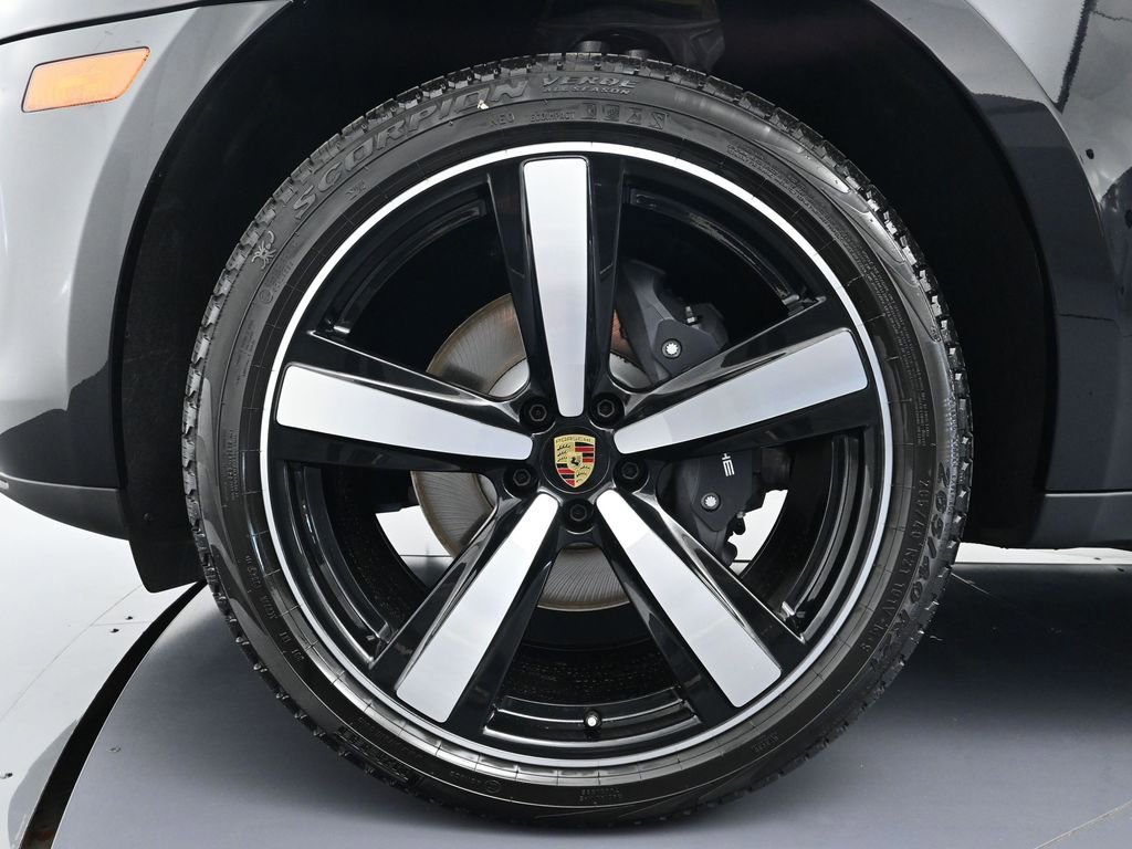 Certified 2026 Porsche Macan AWD/4WD image 23