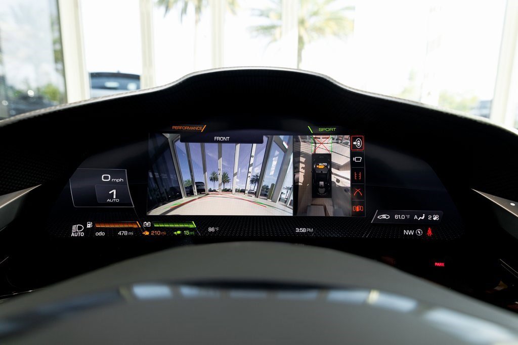 Used 2022 Ferrari SF90 Spider image 33