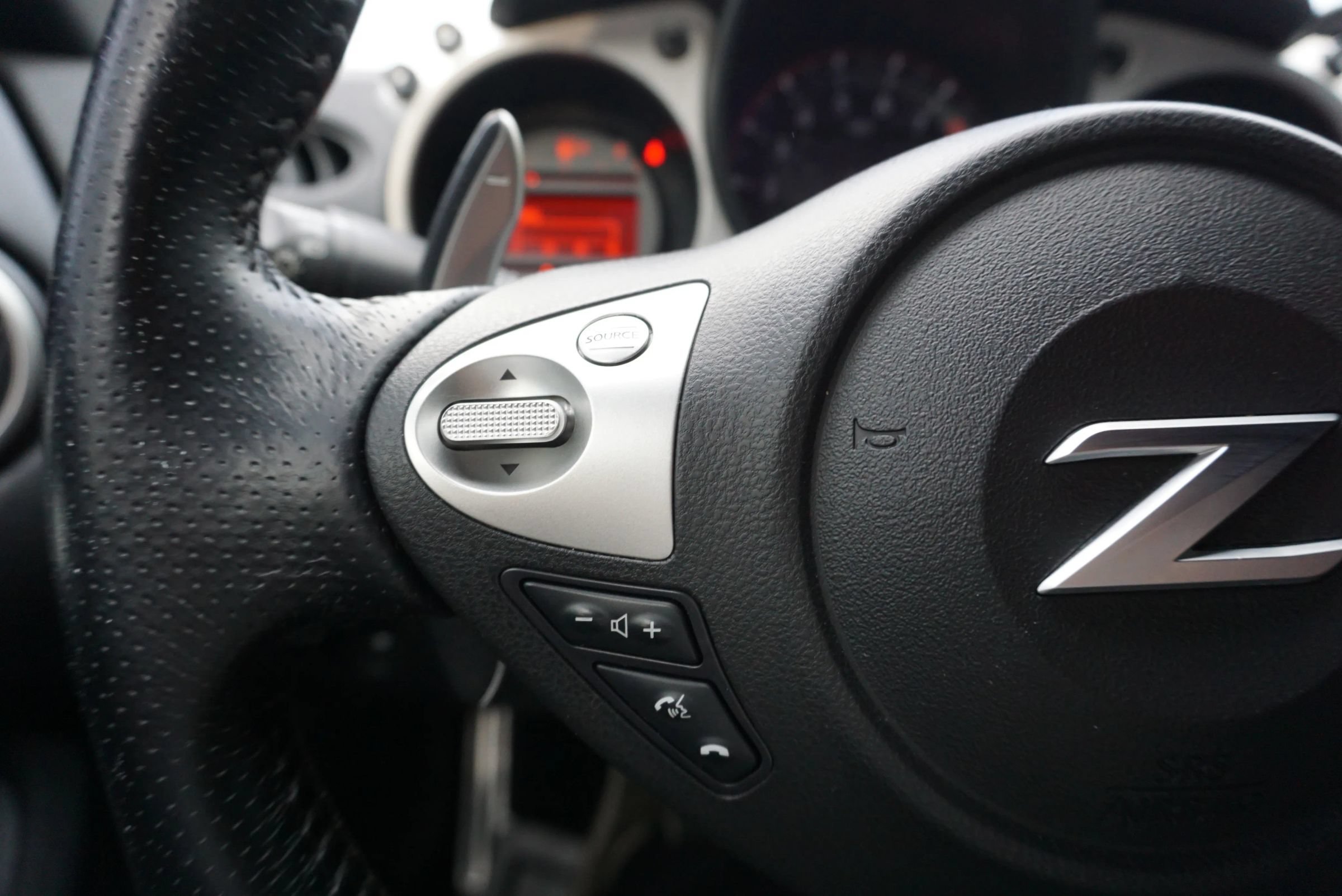 Used 2014 Nissan 370Z Touring RWD image 26