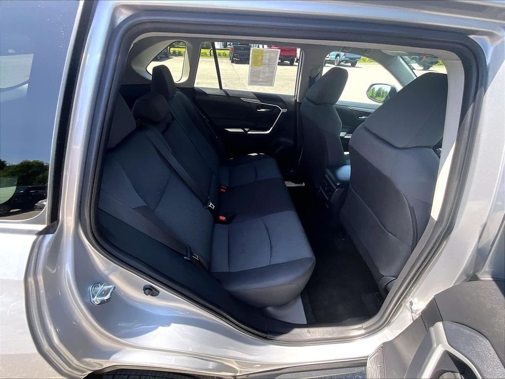 Used 2025 Toyota RAV4 XLE AWD/4WD image 16
