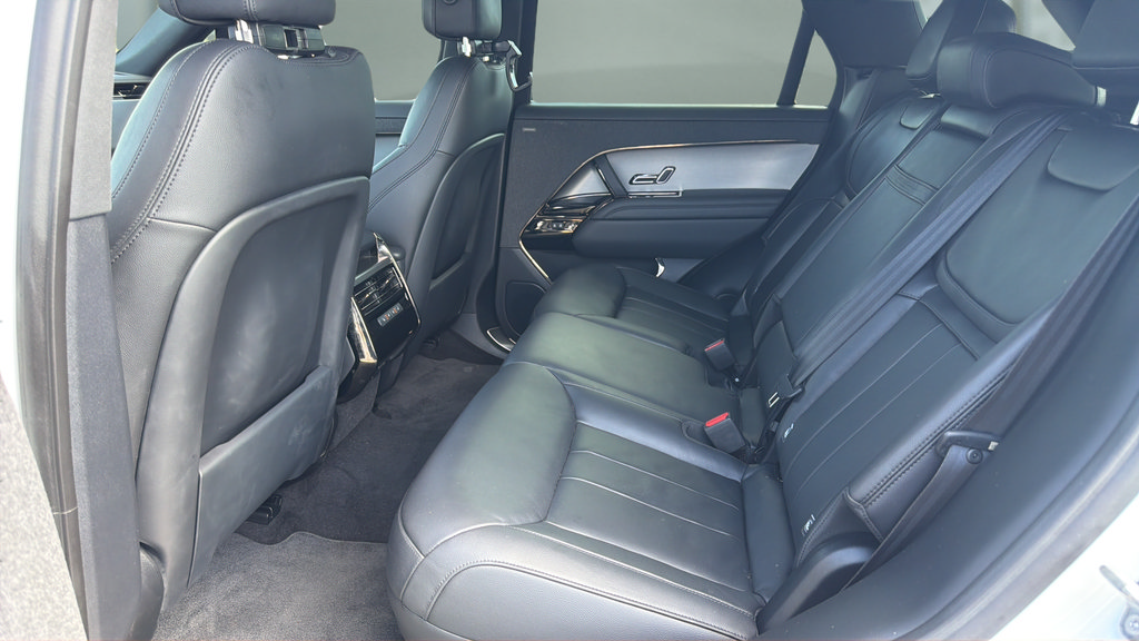 Used 2025 Land Rover Range Rover Sport AWD/4WD image 18