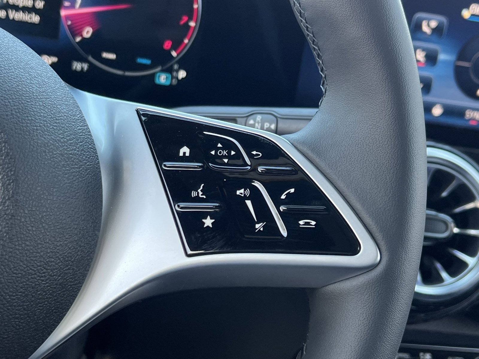 New 2026 Mercedes-Benz GLB 250 4MATIC image 30