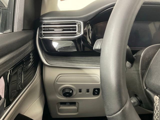 Used 2024 Jeep Wagoneer L Series III w/ Premium Group I AWD/4WD image 17