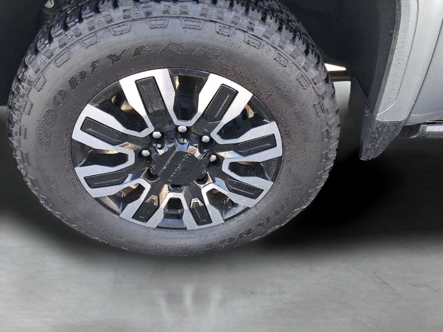 Used 2025 GMC Sierra 2500 Denali Ultimate image 9