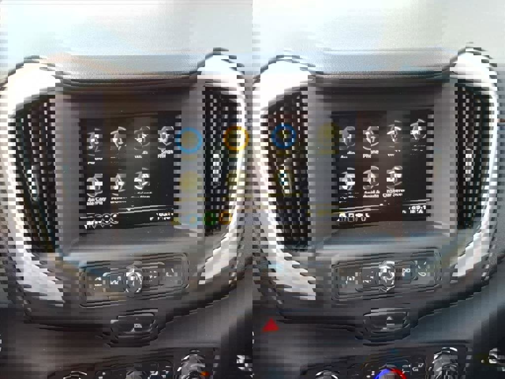 Used 2018 GMC Terrain SLE w/ Driver Convenience Package image 29