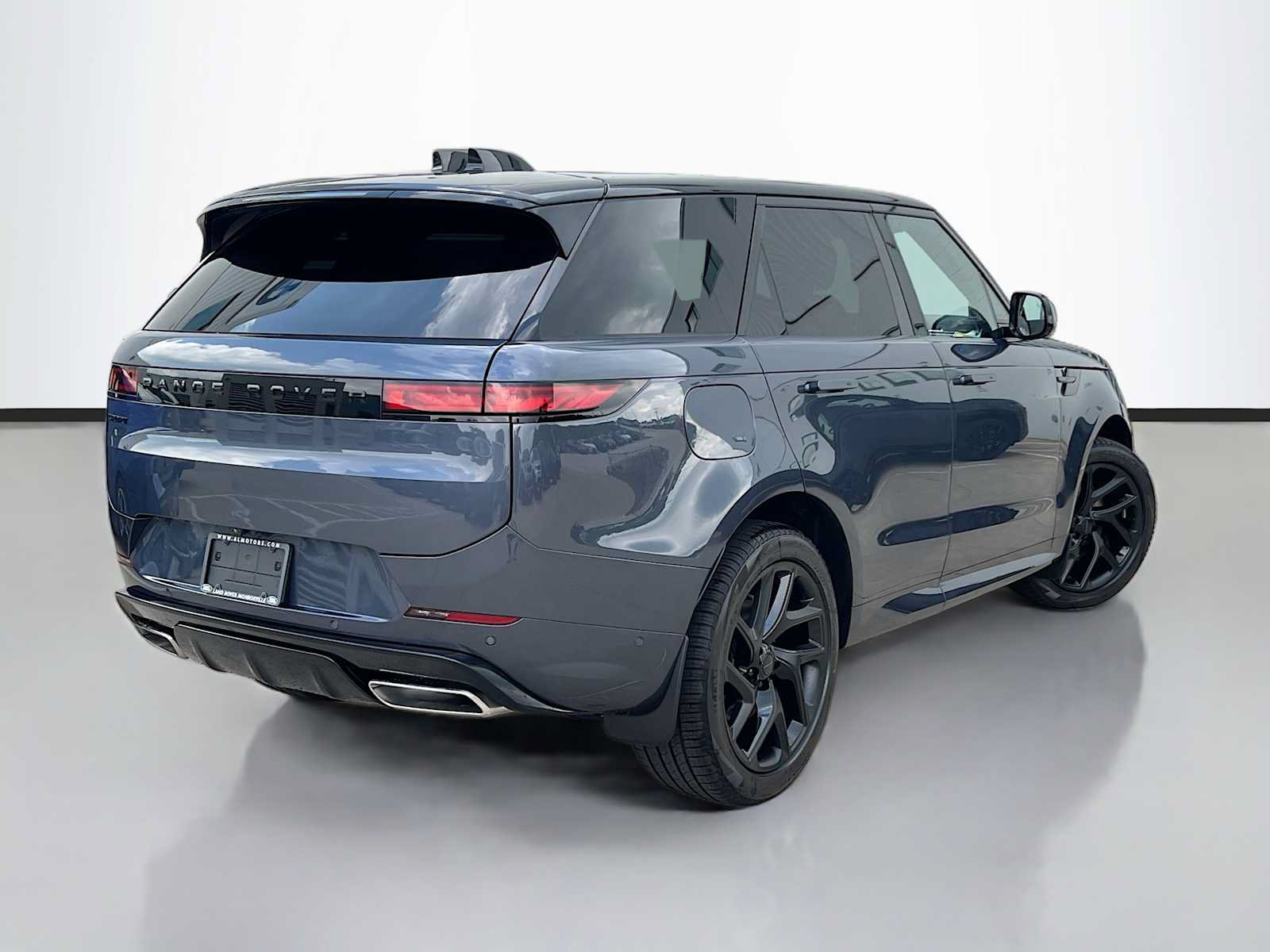 New 2026 Land Rover Range Rover Sport Dynamic SE AWD/4WD image 3