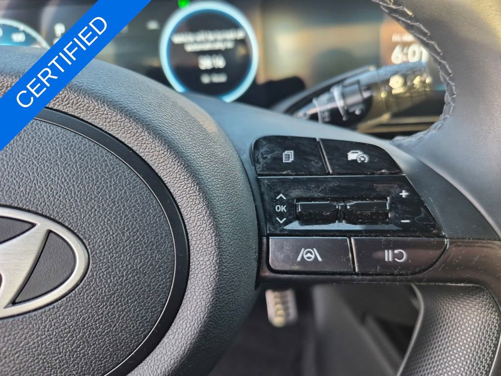 Used 2025 Hyundai Elantra SEL image 14