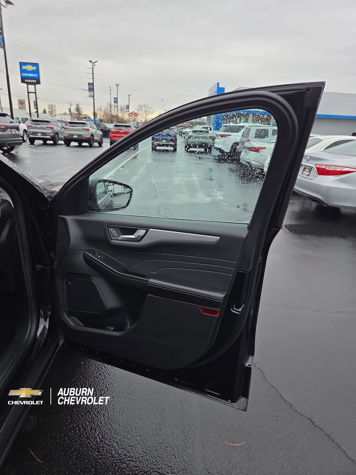 Used 2025 Ford Escape Platinum image 17