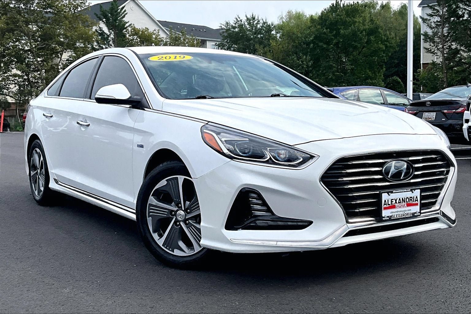 Used 2019 Hyundai Sonata Limited FWD image 2