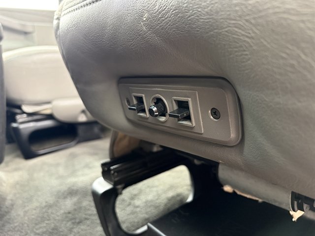 Used 2016 Chevrolet Express 3500 LT w/ LT Preferred Equipment Group RWD image 19