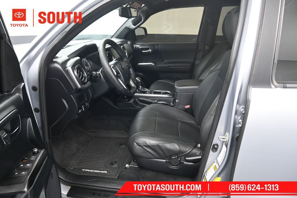 Used 2016 Toyota Tacoma TRD Off-Road AWD/4WD image 9