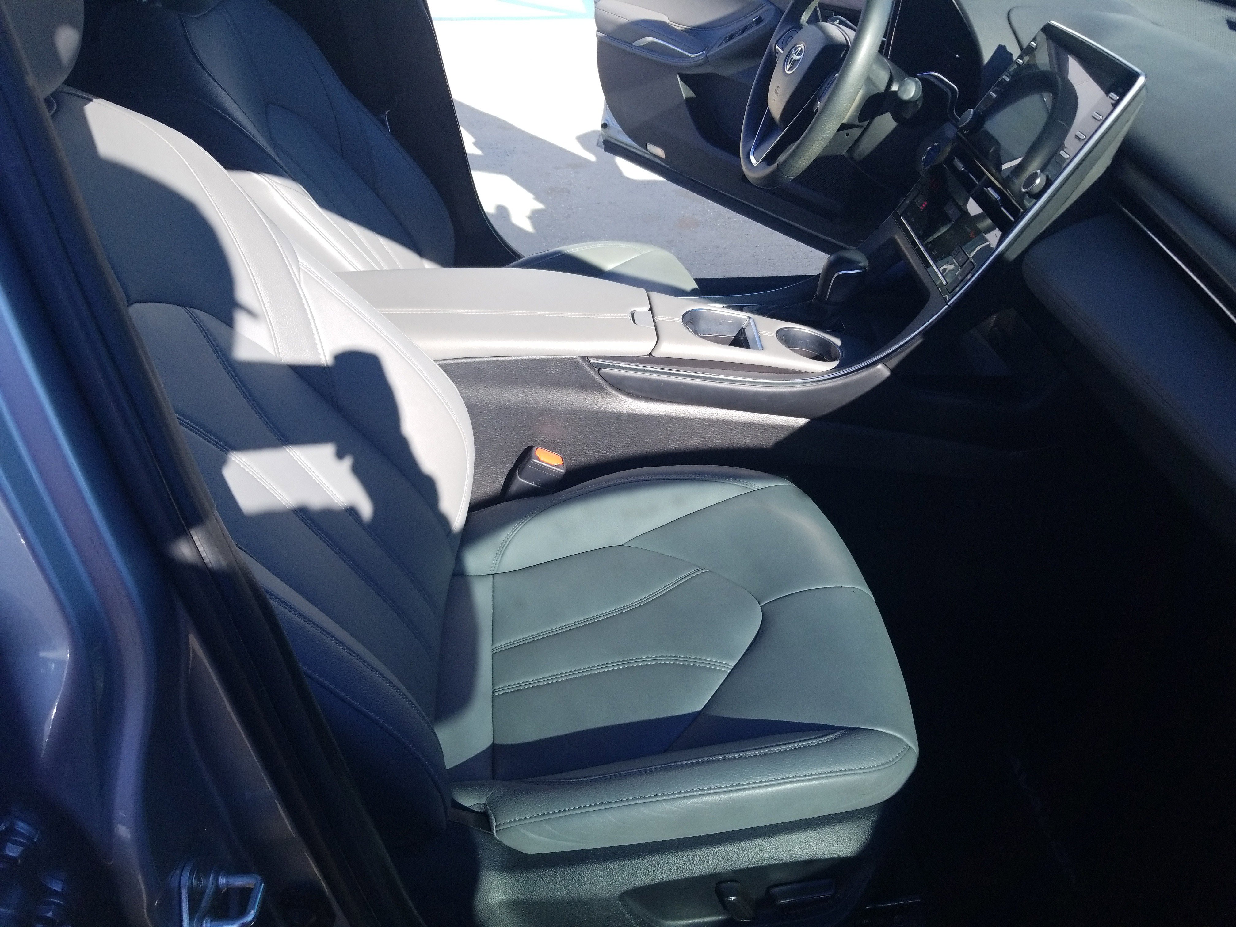 Used 2022 Toyota Avalon XLE FWD image 17