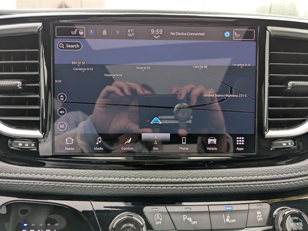 Used 2025 Chrysler Pacifica Limited FWD image 32