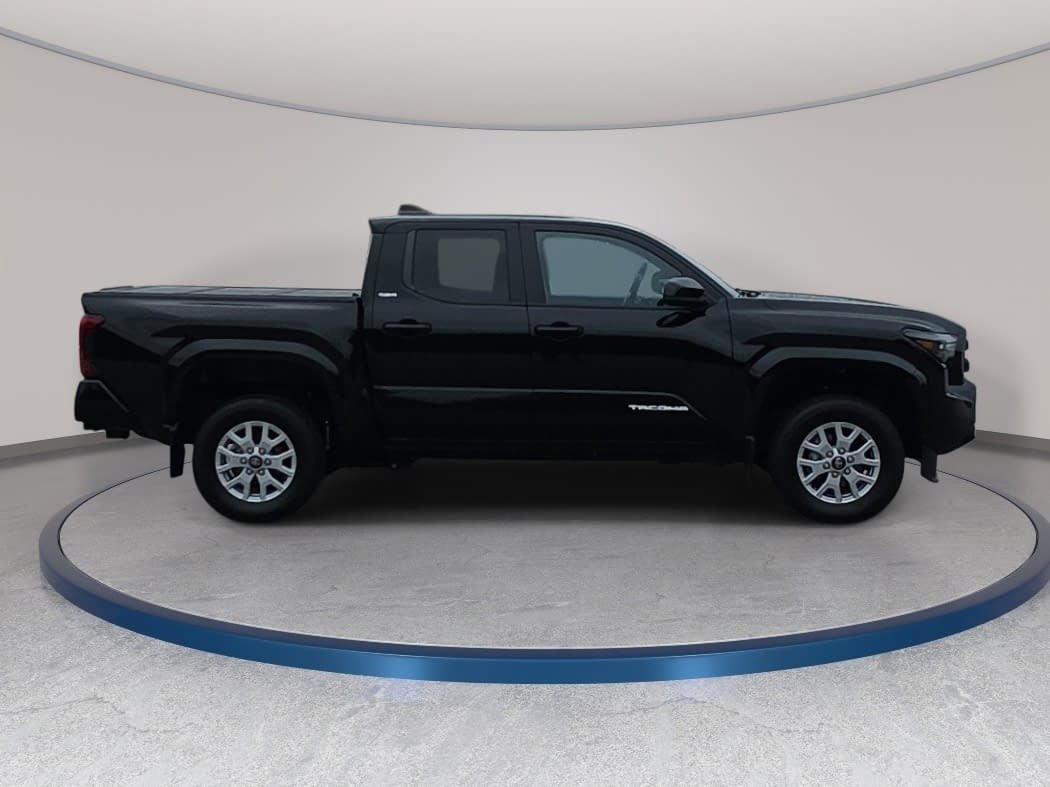 Used 2024 Toyota Tacoma SR5 AWD/4WD image 4