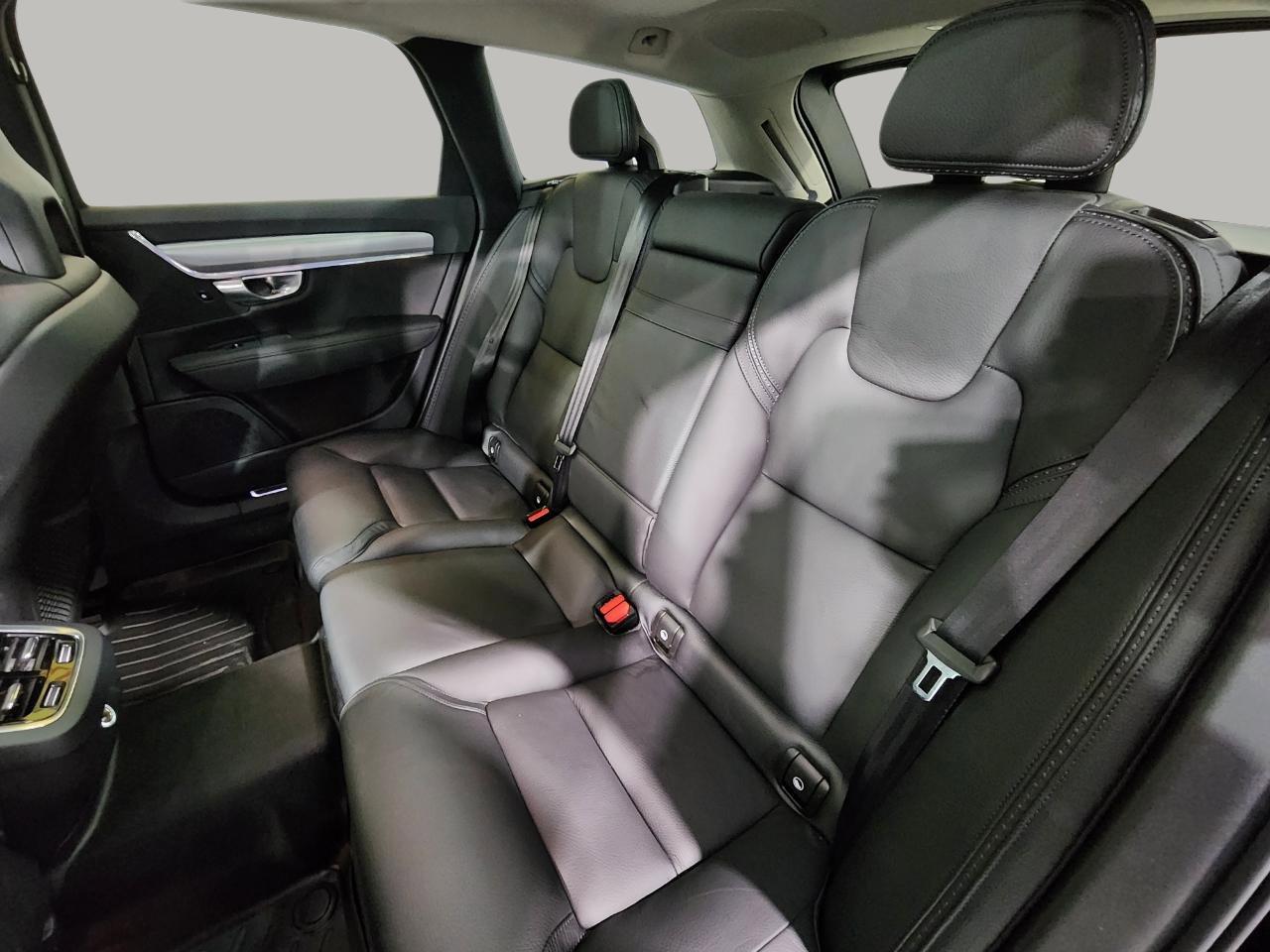 Used 2018 Volvo V90 T5 Cross Country w/ Convenience Package image 30