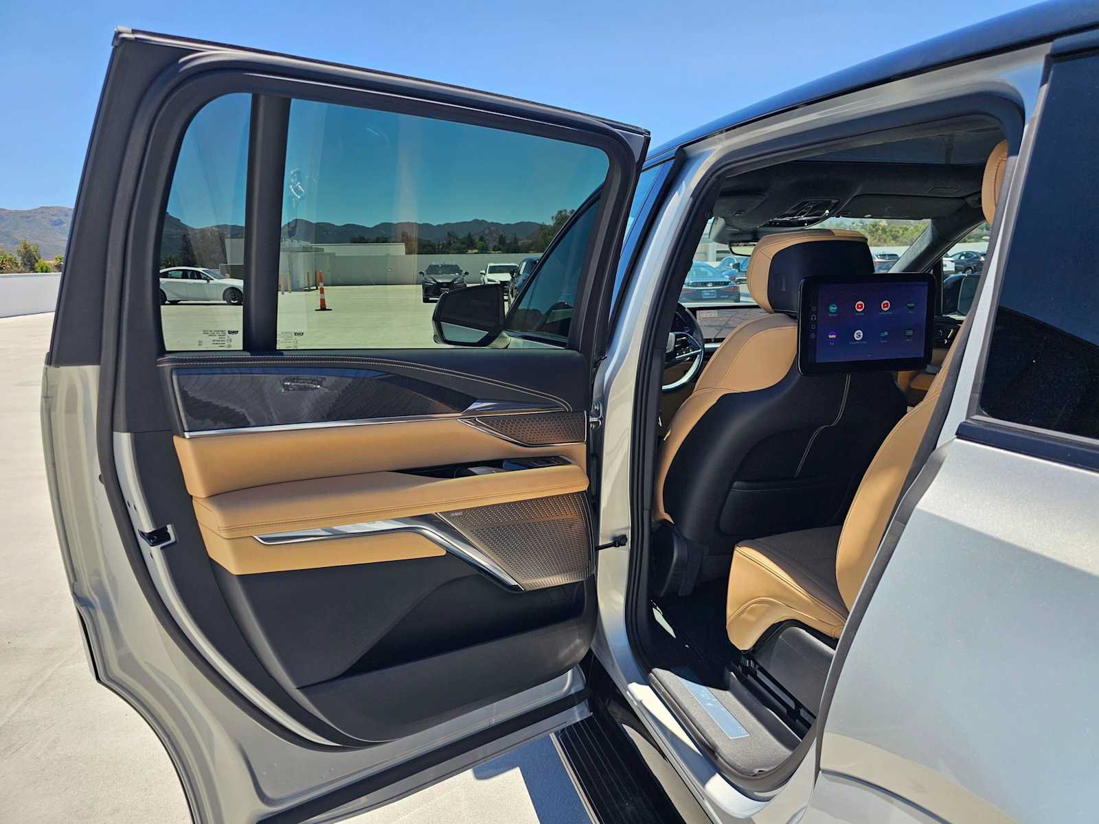 Used 2025 Cadillac Escalade IQ Sport 2 AWD/4WD image 18