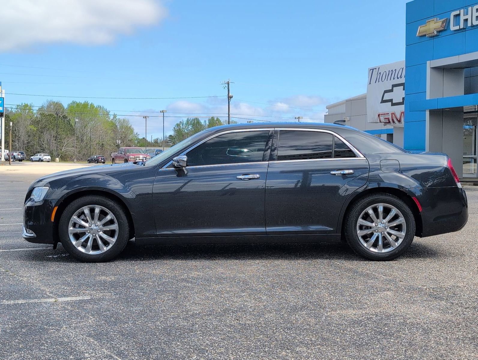 Used 2019 Chrysler 300 Limited image 2