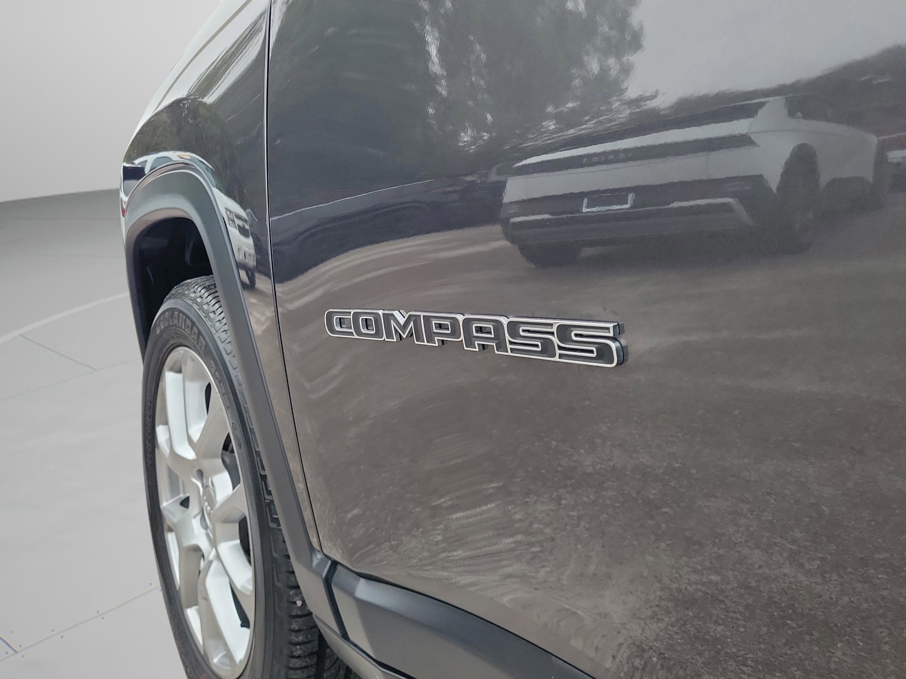 Used 2022 Jeep Compass Latitude w/ Sun and Sound Group image 32