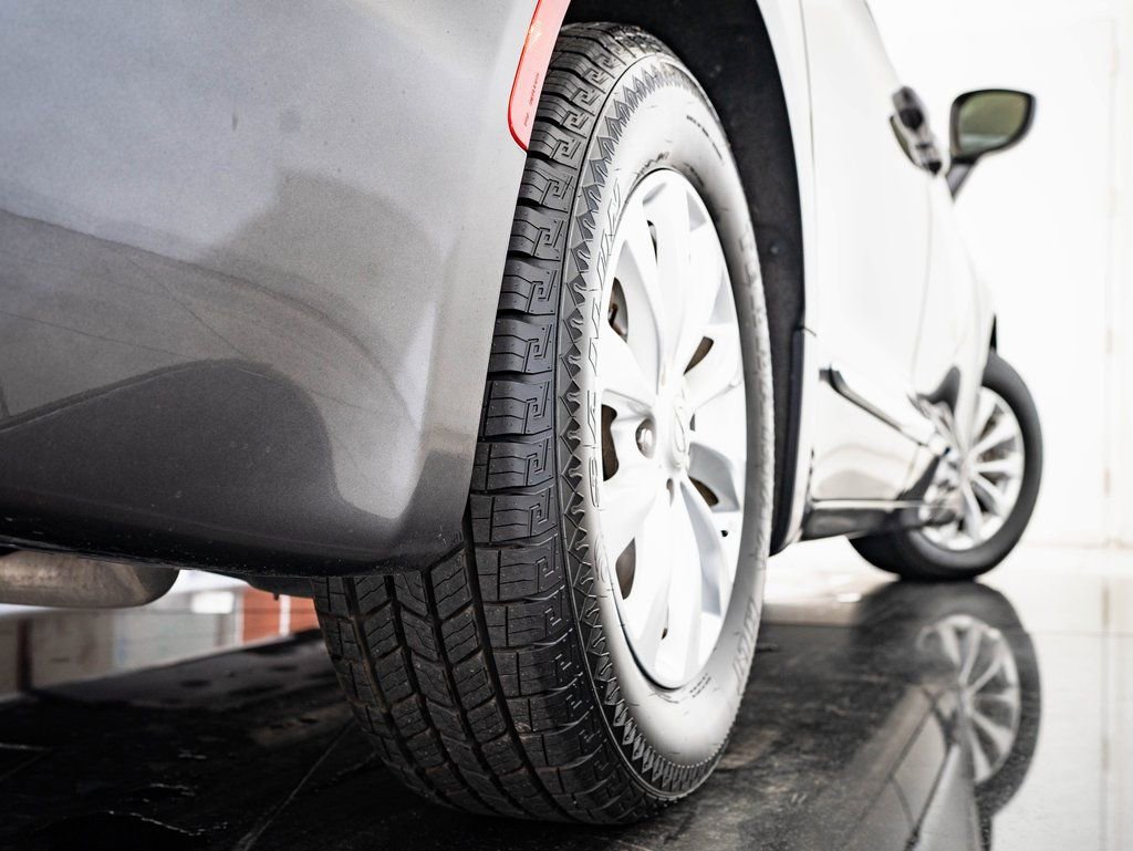 Used 2019 Chrysler Pacifica Touring-L image 37