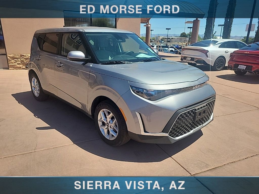 Used 2025 Kia Soul LX FWD image 8