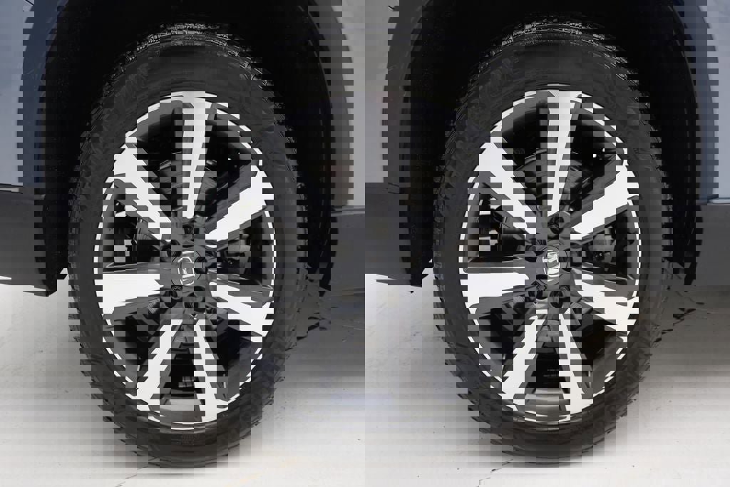 Used 2025 Honda Pilot Touring image 9