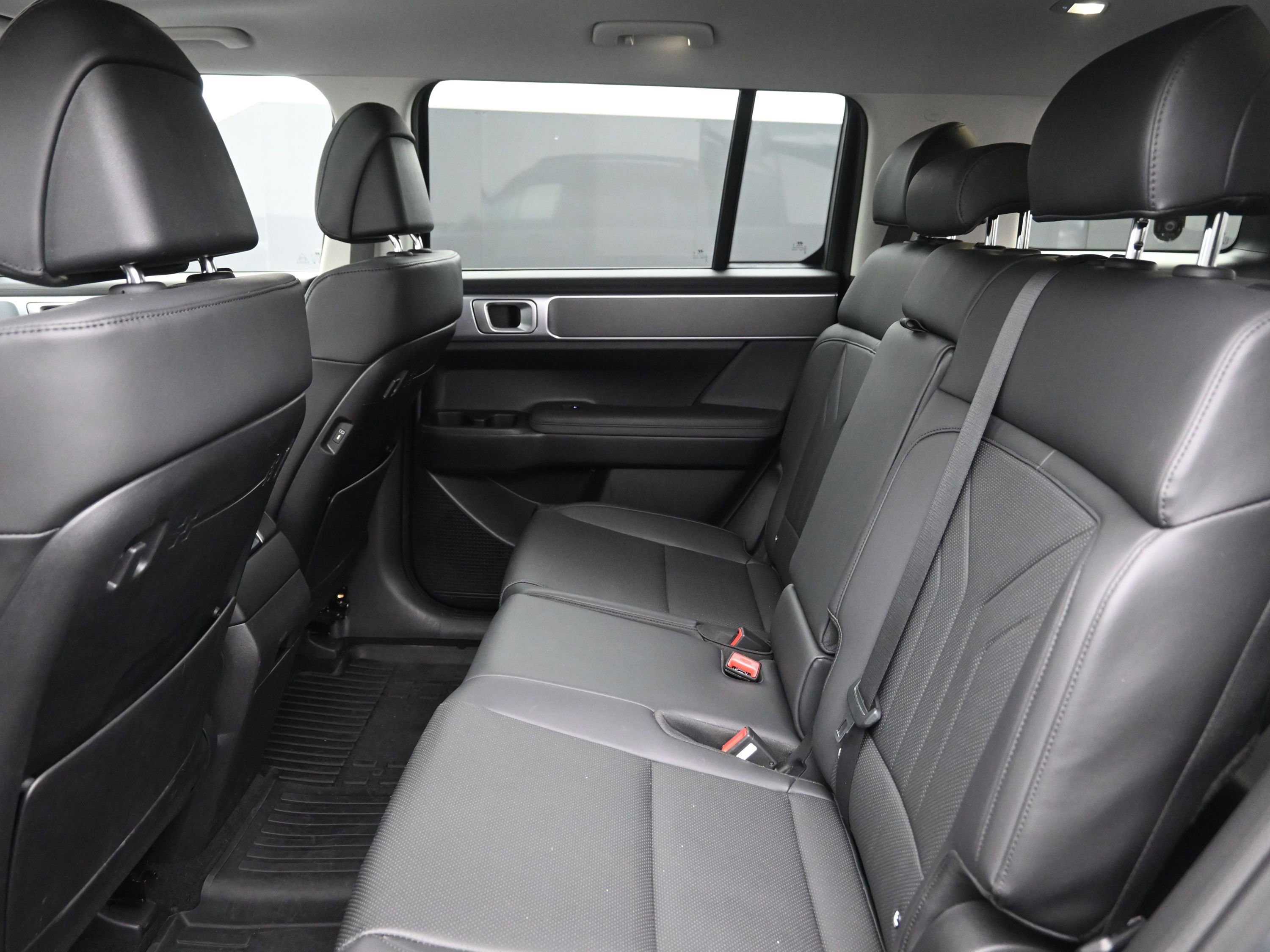 Used 2025 Hyundai Santa Fe XRT image 17