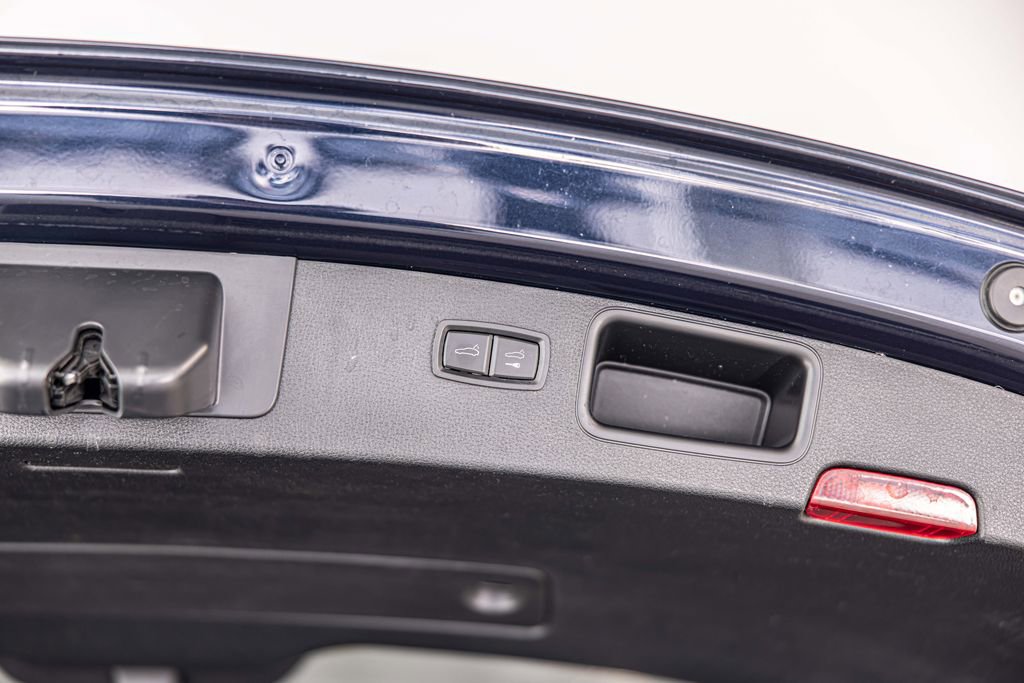 Used 2021 Porsche Macan S AWD/4WD image 17