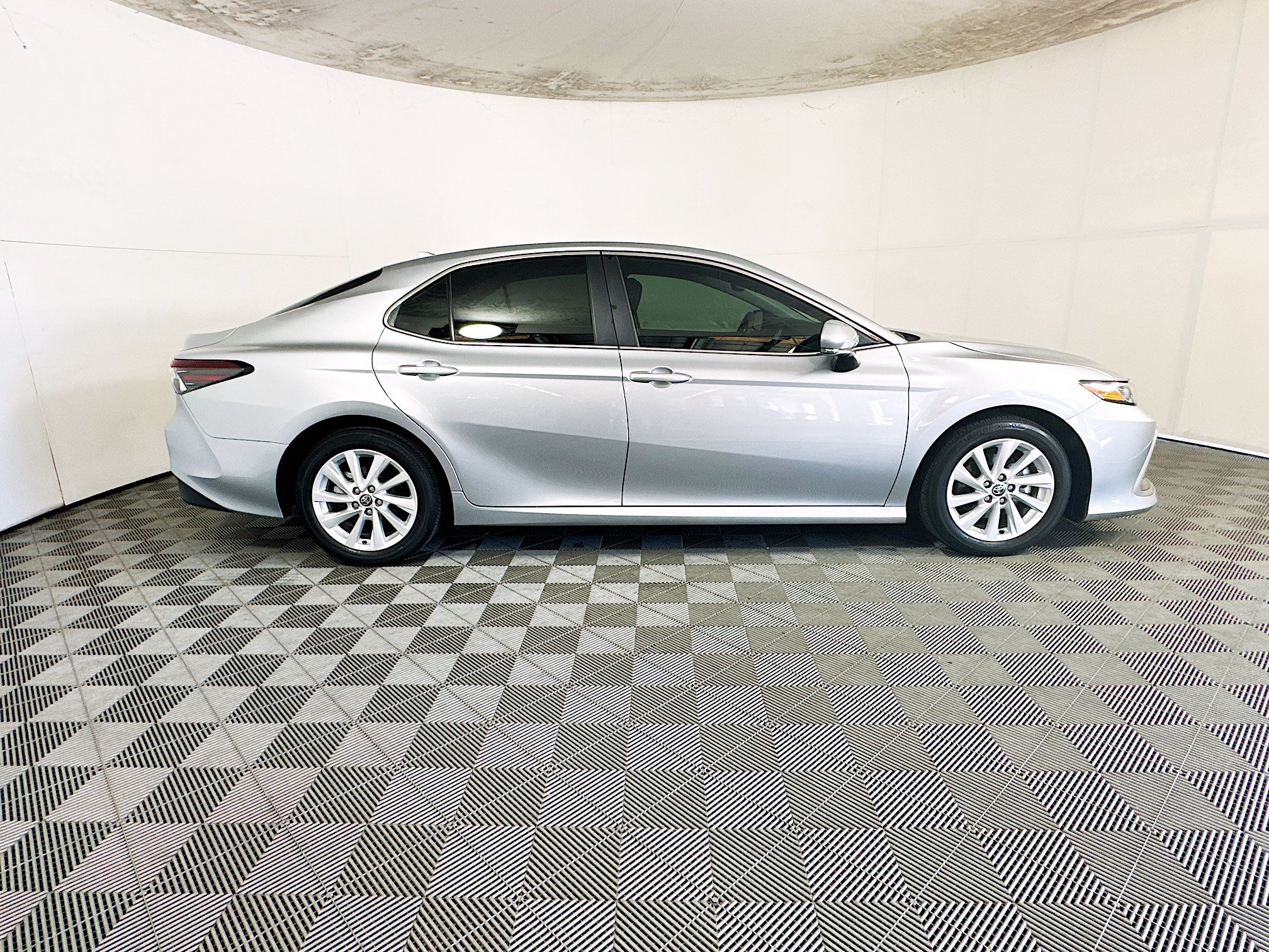 Used 2024 Toyota Camry LE w/ Convenience Package FWD image 2
