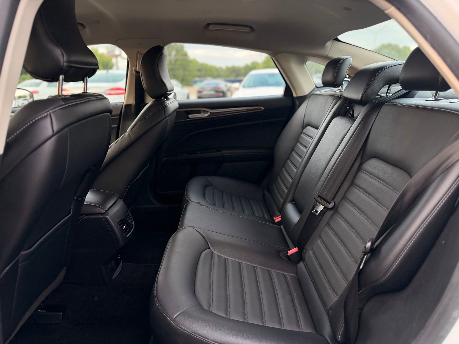 Used 2018 Ford Fusion SE w/ Equipment Group 602A FWD image 15