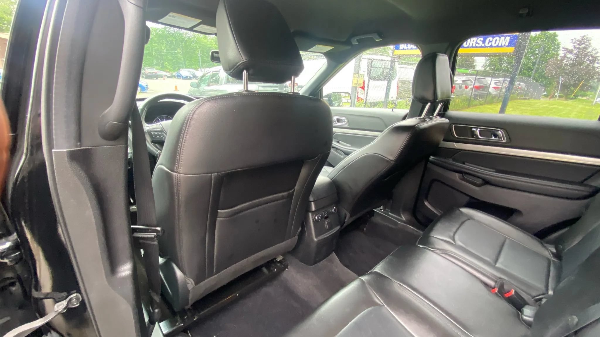 Used 2018 Ford Explorer XLT w/ Equipment Group 202A AWD/4WD image 22