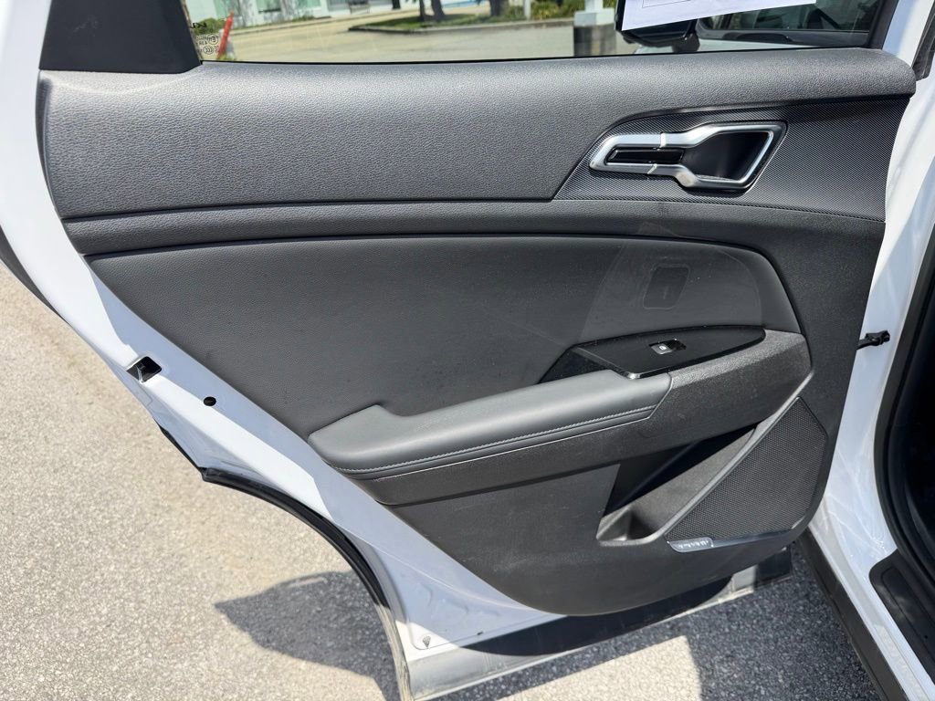 Used 2025 Kia Sportage SX image 13