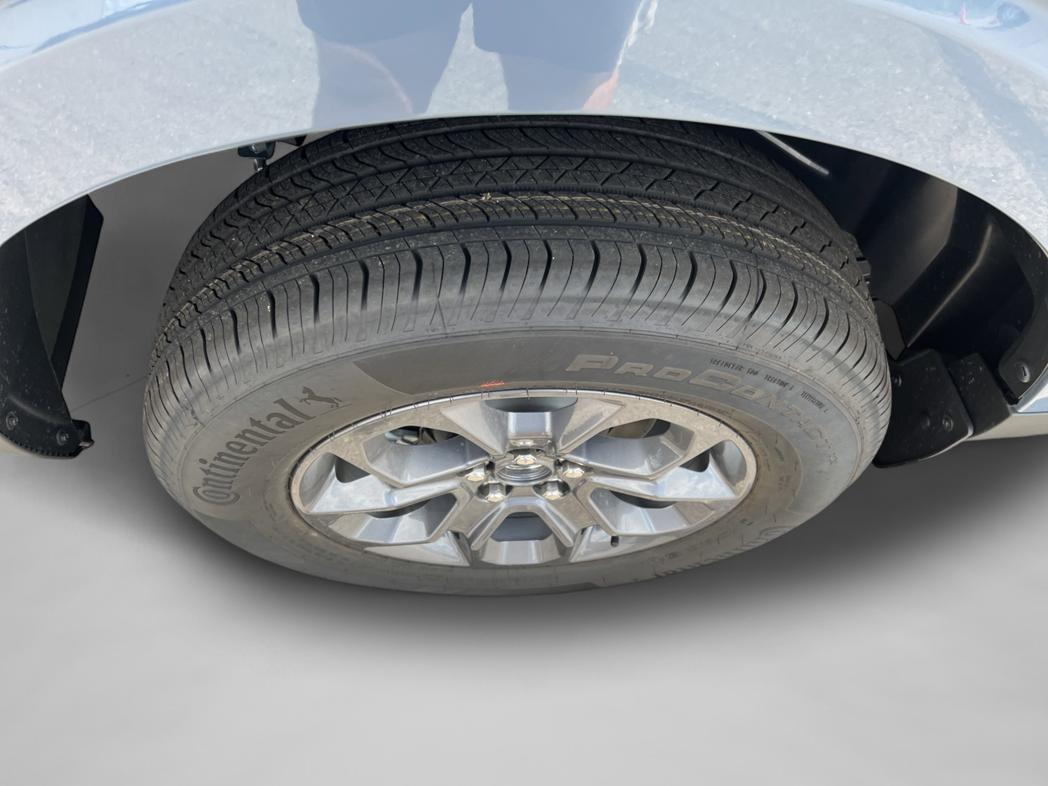 Used 2023 Ford Explorer XLT w/ Equipment Group 202A image 39